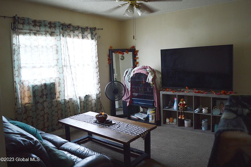 3rd image of 52 Mohican Street