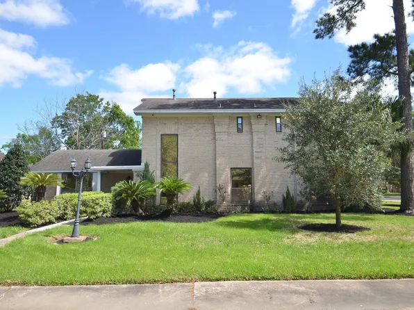 2711 Williamsburg Dr, Dickinson, TX 77539