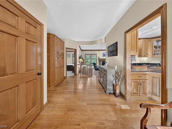 4th image of 485 Vineyard Way