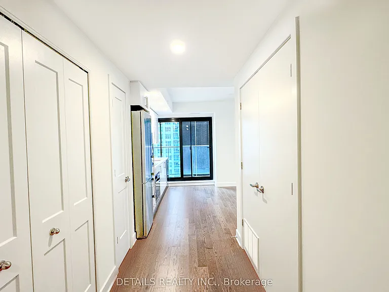 180 George St #911 — Photo 4