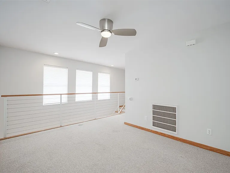 5425 Dickson St — Photo 42
