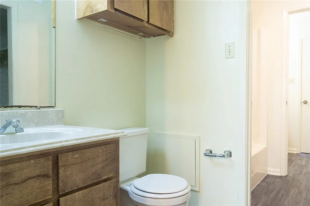 2 bed, 1.5 bath, 948 sqft, $925 — Photo 4