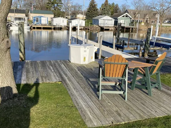 10 Pine River Rd, Saint Clair, MI 48079