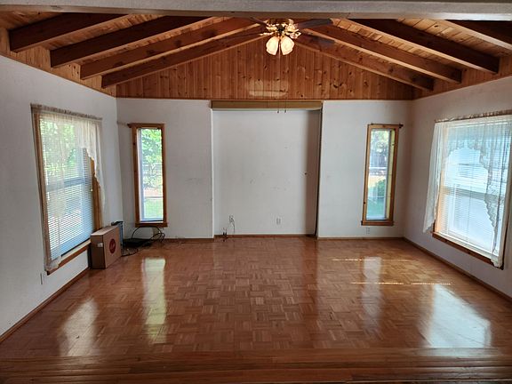 3rd image of 34 Edgewood Park Dr