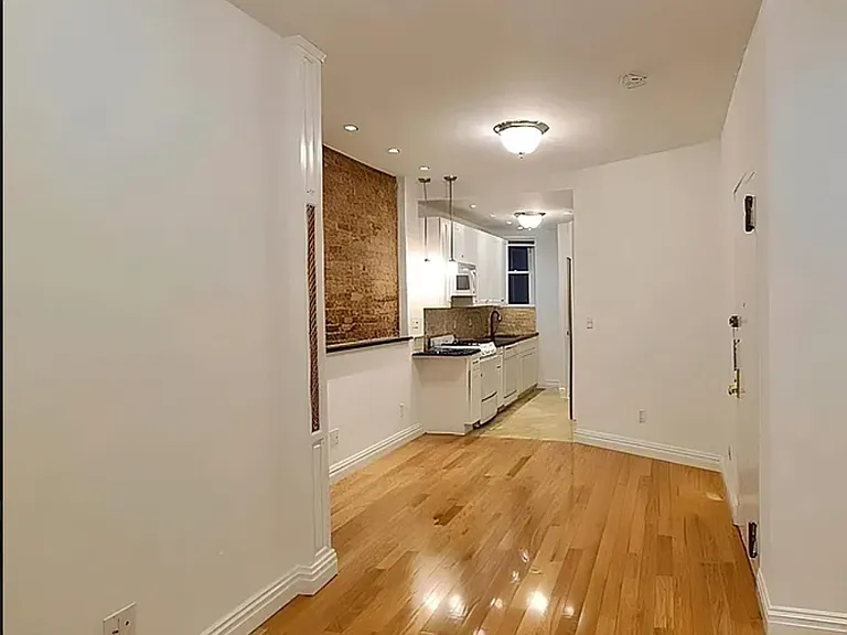 401 E 90th St #3N — Photo 2