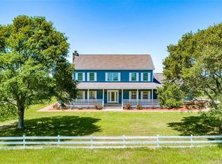 4027 Roznov Rd, Fayetteville, TX 78940