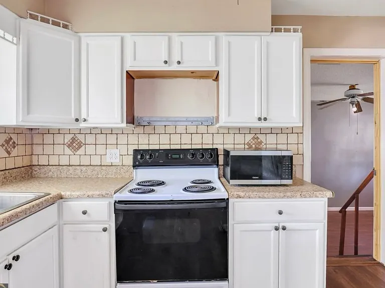 108 Stafford St — Photo 6