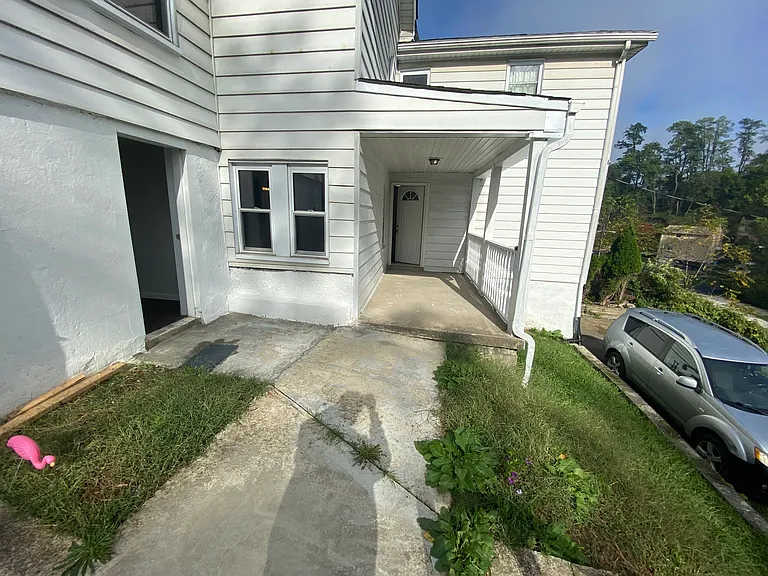 61 Pointview Rd #1 — Photo 76