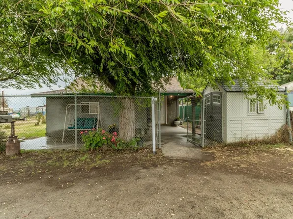 5926 S Amador Ave, Tranquillity, CA 93668