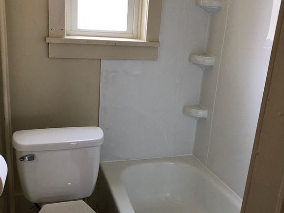 4th image of 1025 Franklin St