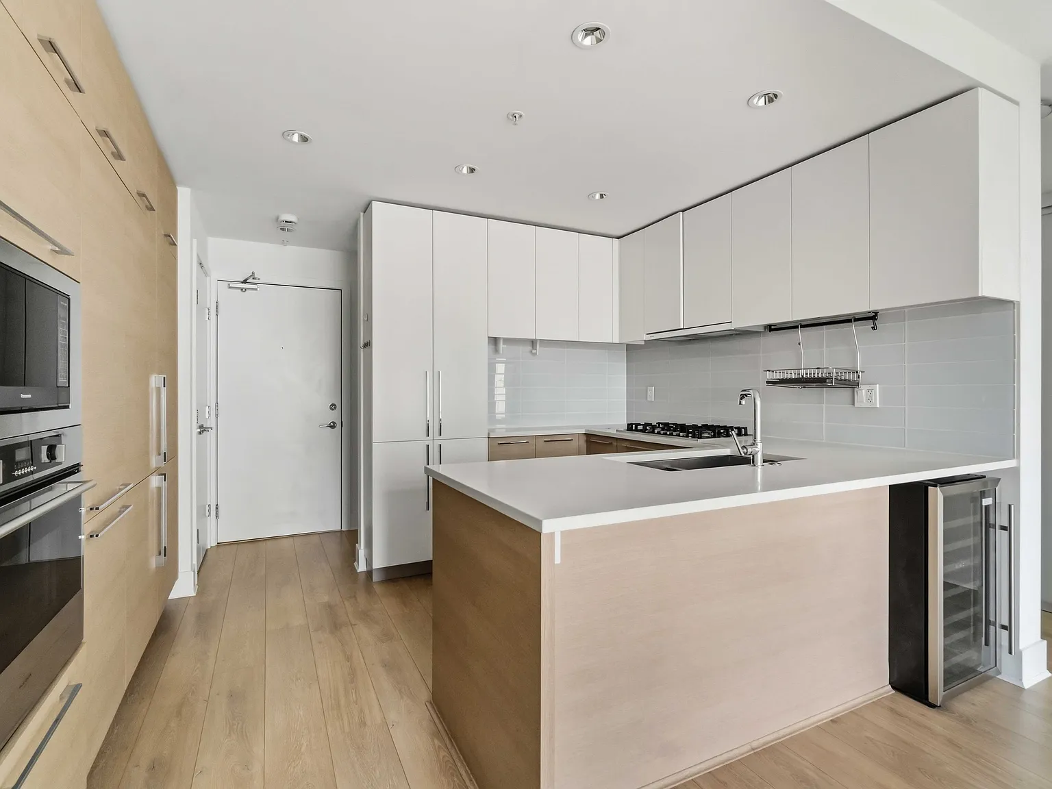 1 bed, 630 sqft, $2,100 — Photo 3