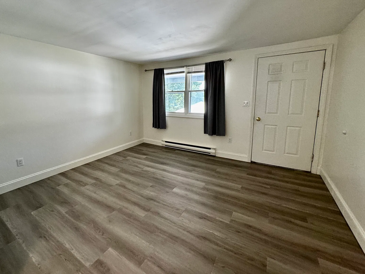 1 bed, 450 sqft, $1,200 — Photo 3