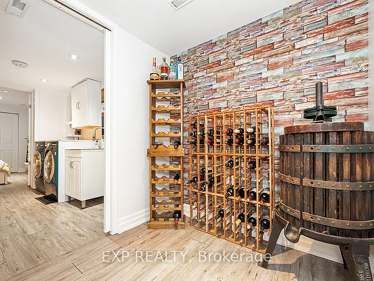 1410 Petrie Way — Photo 39
