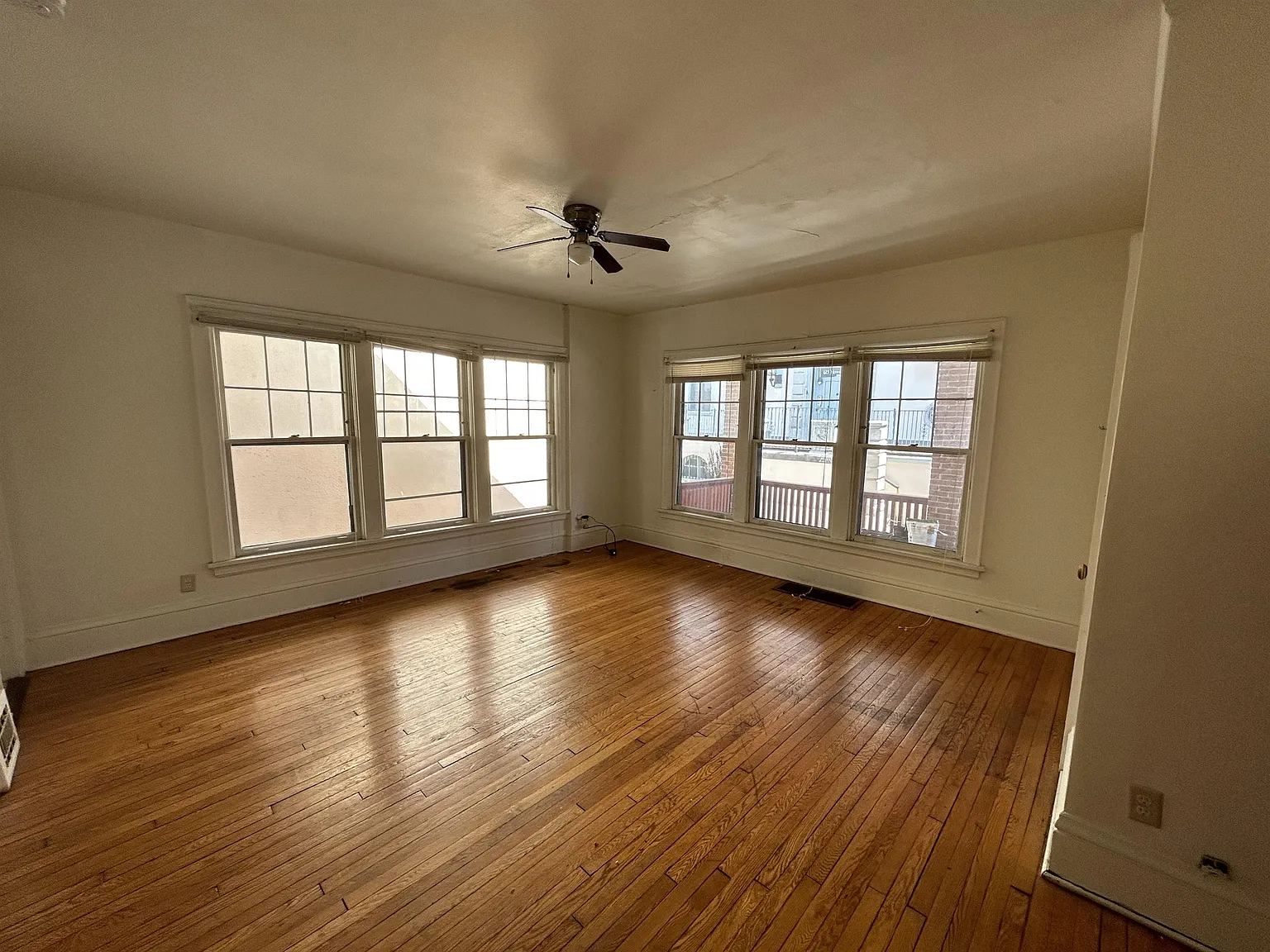 622 Howard Place - A — Photo 2