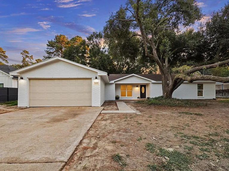 5411 Logston Ln — Photo 4