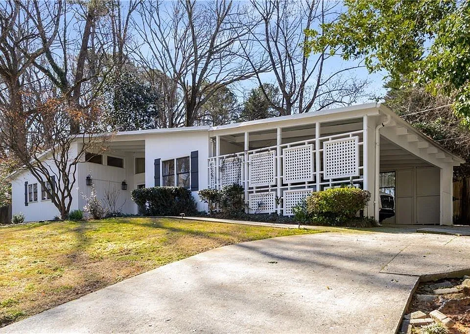 130 Putnam Cir NE