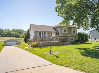 200 Pleasant St, Carlisle, IA 50047