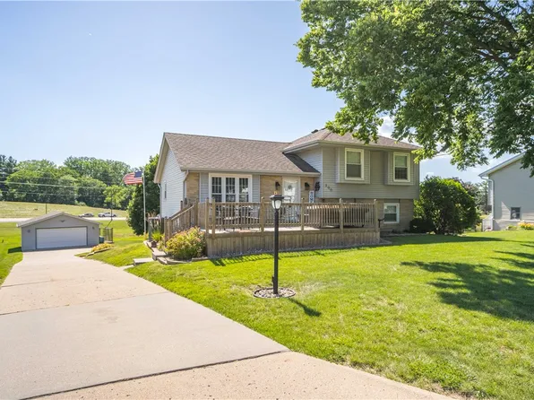 200 Pleasant St, Carlisle, IA 50047