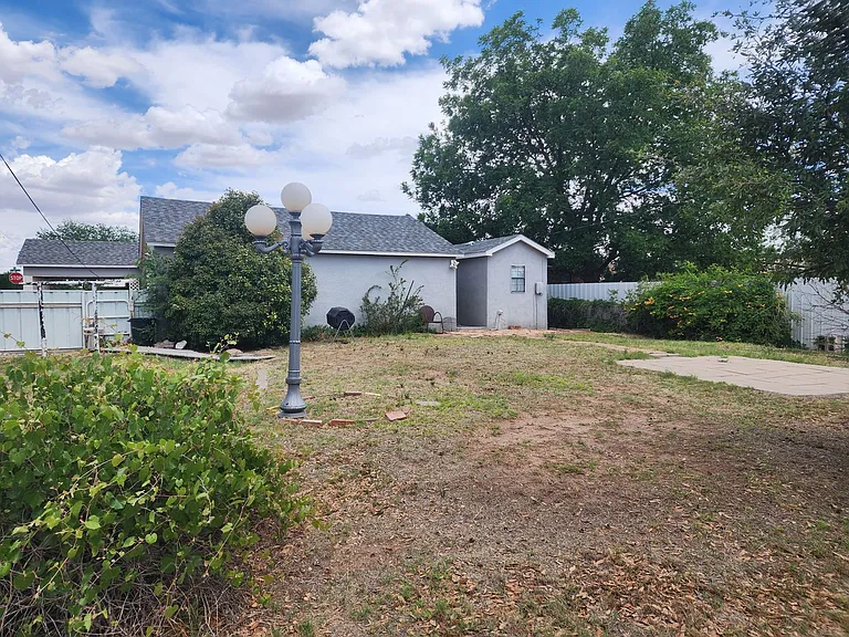 1700 S Avenue B — Photo 37