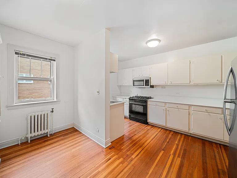 721 Foster St #2W — Photo 9