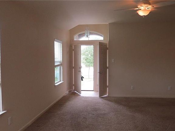 4th image of 111 Salas Dr