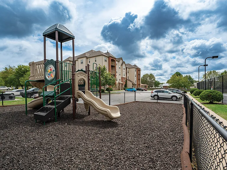 Coryell Courts Apartments — Photo 18