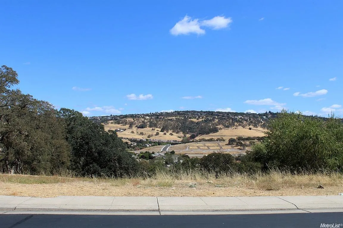 764 Grandview Dr photo 1