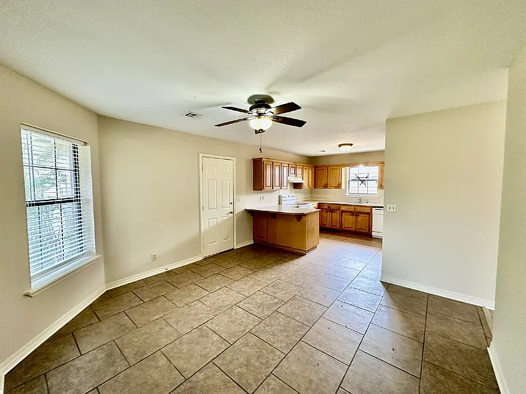 2311 W Willow St — Photo 13