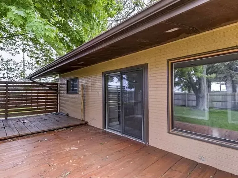 200 E Southwind Rd — Photo 2