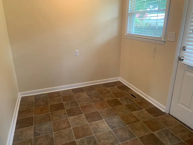 2611 Gardiner Ln — Photo 6