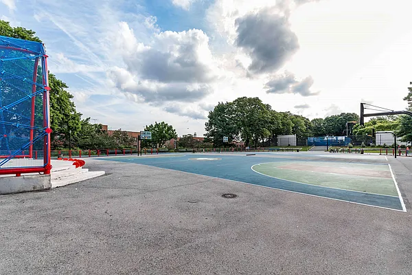 Sold by Keller Williams Realty Landmark | media 18