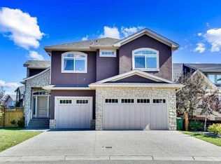 172 W Kinniburgh Way, Chestermere, AB T1X0R8