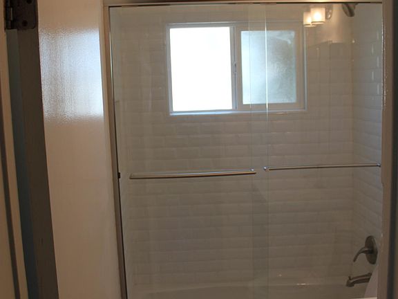 5th image of 2501 Clark Ln APT B
