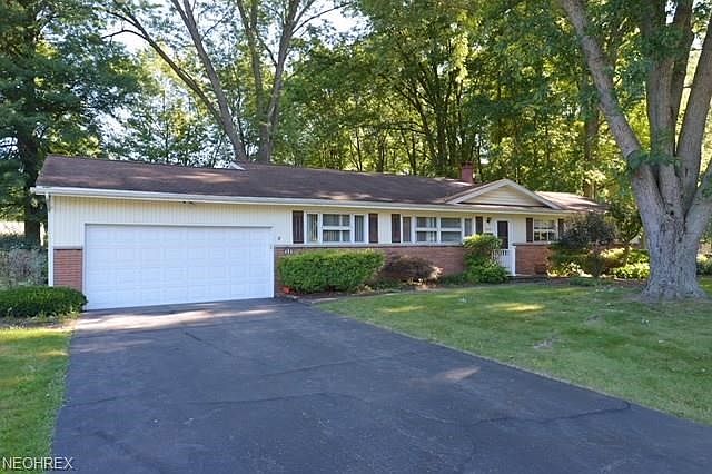 Ready Set Go! Great Ranch located on scenic street.