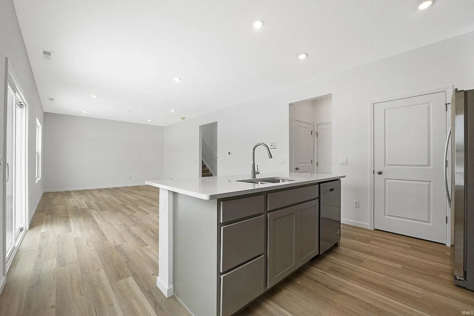 4 bed, 2053 sqft, $2,600 — Photo 4