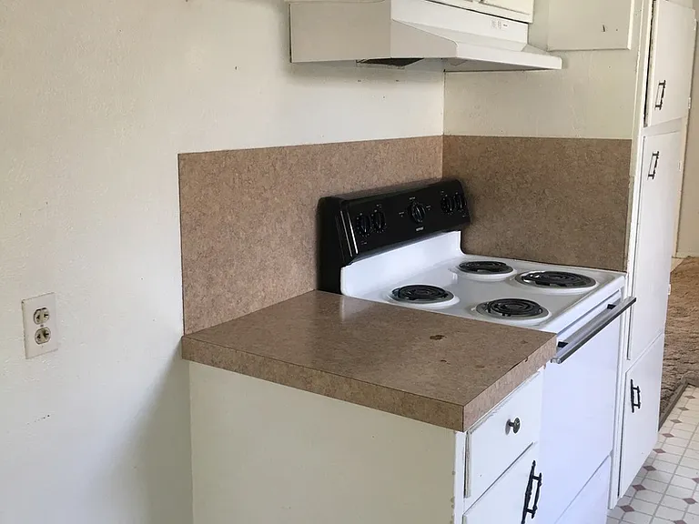 1617 S Main Ave — Photo 2