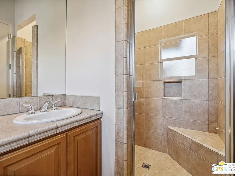 2 Varsity Cir — Photo 48