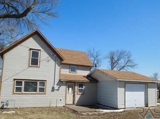 301 Elm St E, Monroe, SD 57047