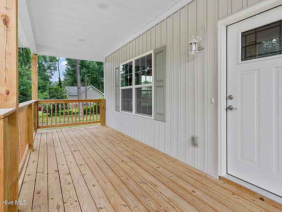 3rd image of 1026 Richmond Road