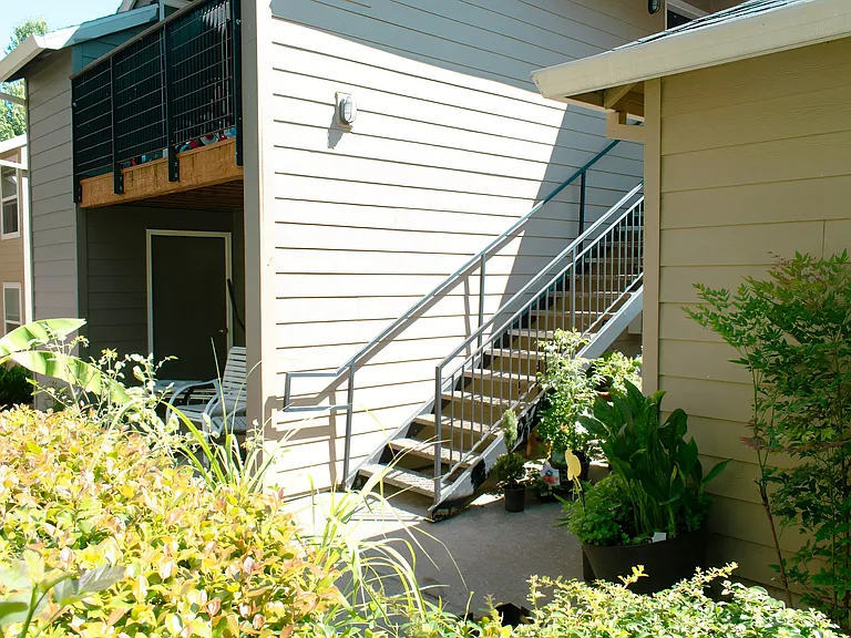 Carriage House Apartments — Photo 7