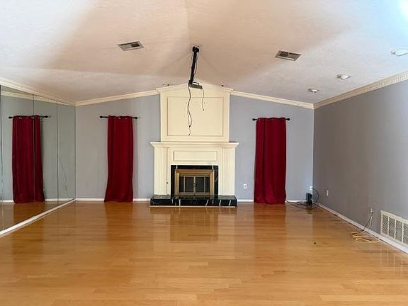 3rd image of 302 NW Ridgeview Way