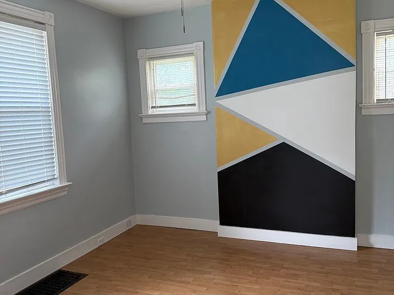 7048 Raymond Ave — Photo 2