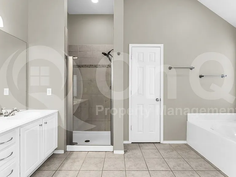 11281 Balcones Dr — Photo 31