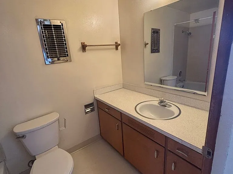 462 W 11th Aly #5 — Photo 5