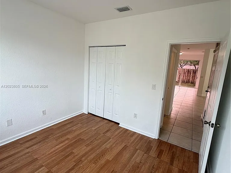 607 NE 21st Ter — Photo 8