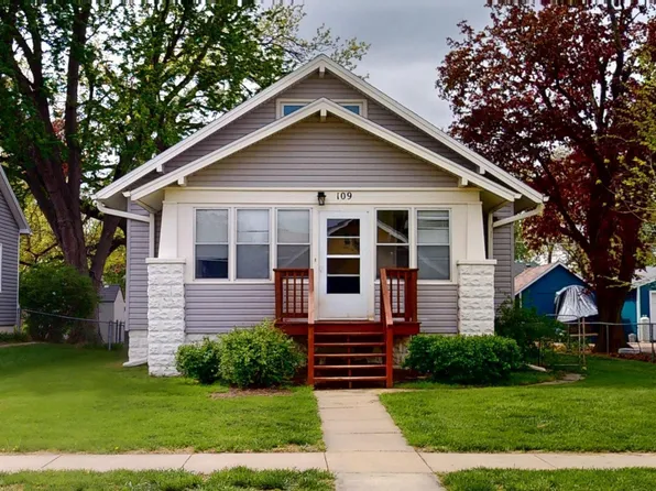 109 W Charles St, Valley, NE 68064