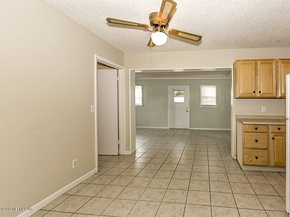 5th image of 4461 Begbie Dr
