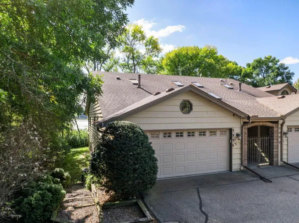 1275 Black Oaks Ct N, Plymouth, MN 55447