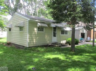 932 Liberty St, Algonac, MI 48001