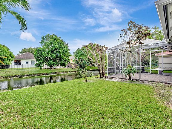 5th image of 4841 NW 58th Avenue